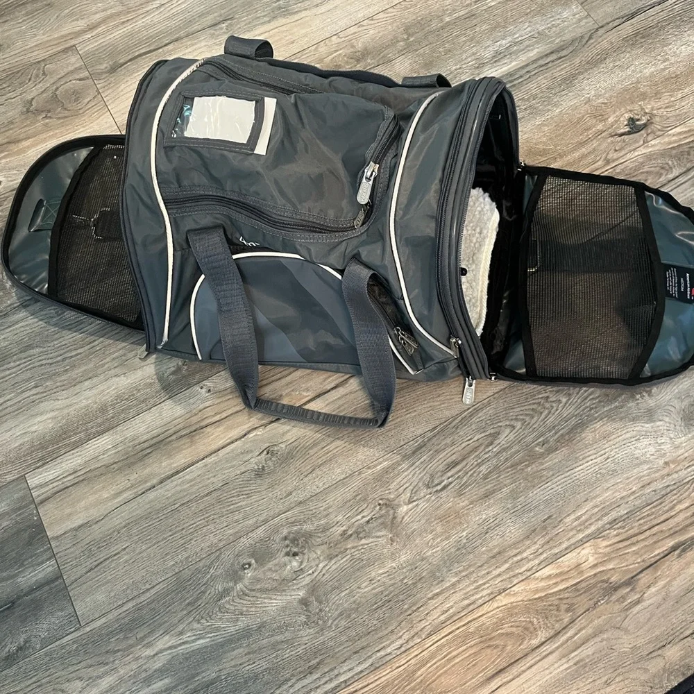 American Airlines Pet Travel Carrier - Black